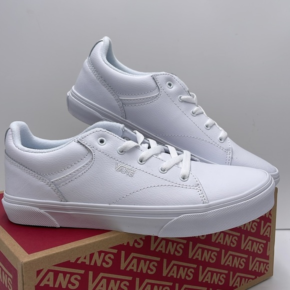 Vans WMNS Seldan (Tumble) White/White
VN0A4U2505R Sneakers - Picture 7 of 16